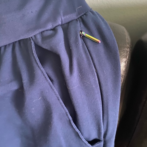 Scrubs same colour just different lighting - Picture 2 of 7